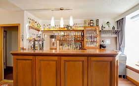OYO Eastbank Hotel