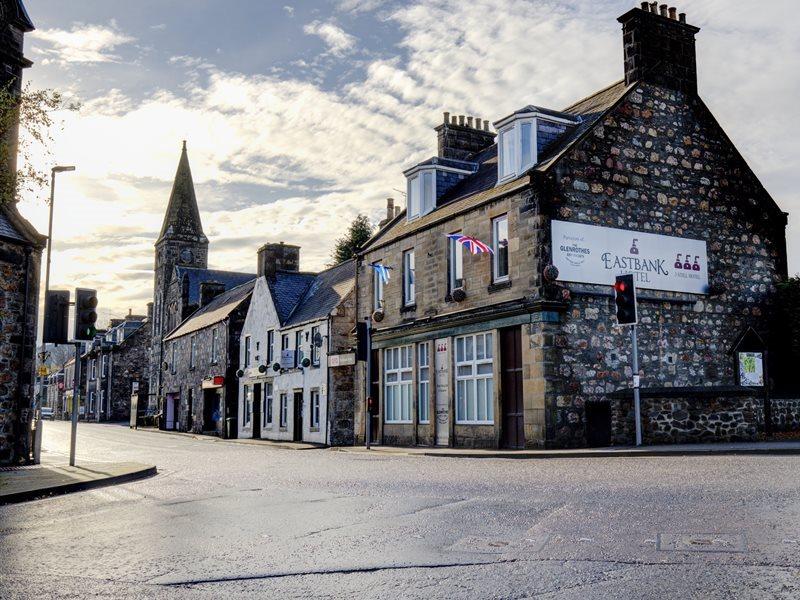 OYO Eastbank Hotel Rothes Buitenkant foto