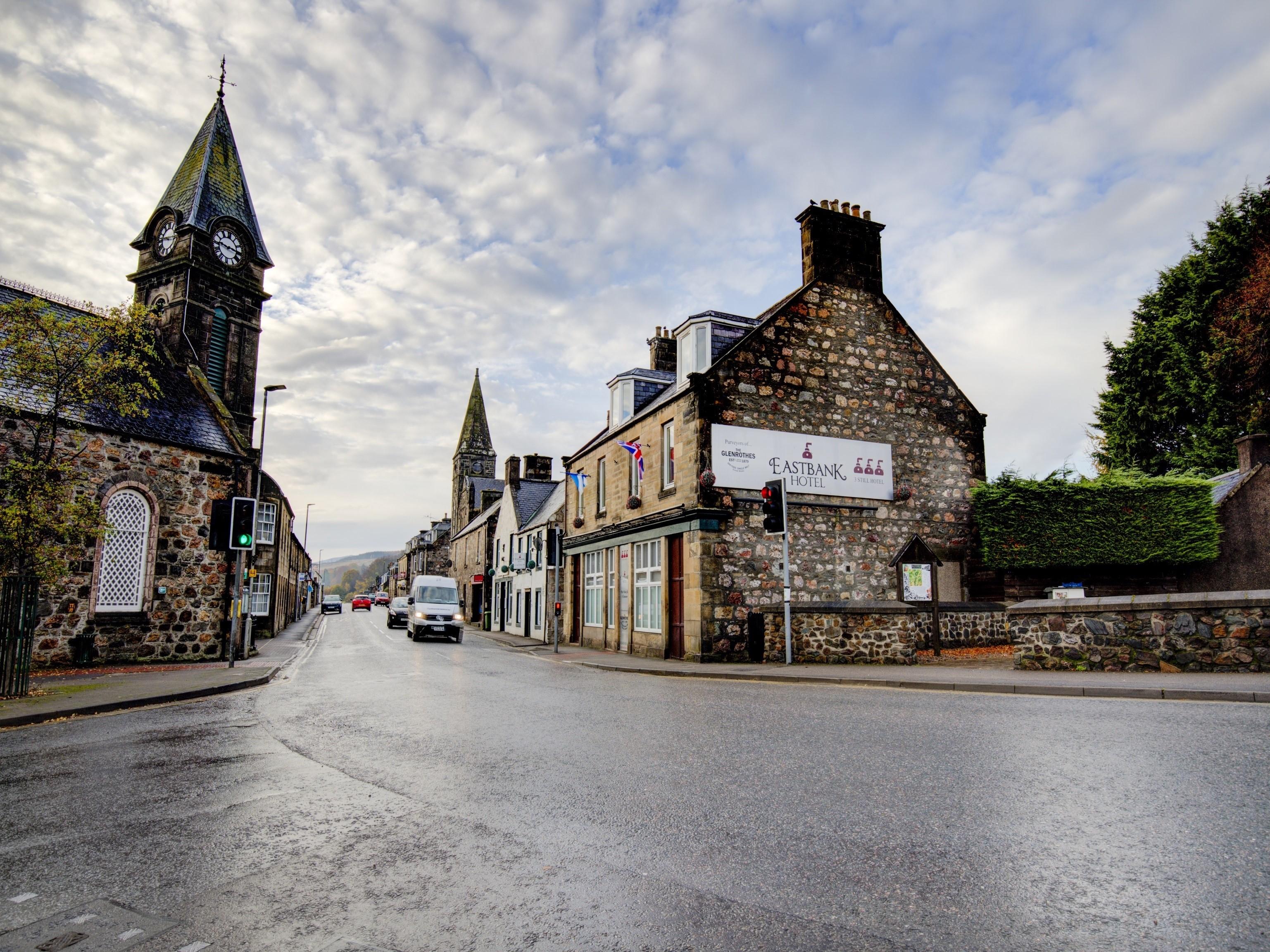 OYO Eastbank Hotel Rothes Buitenkant foto