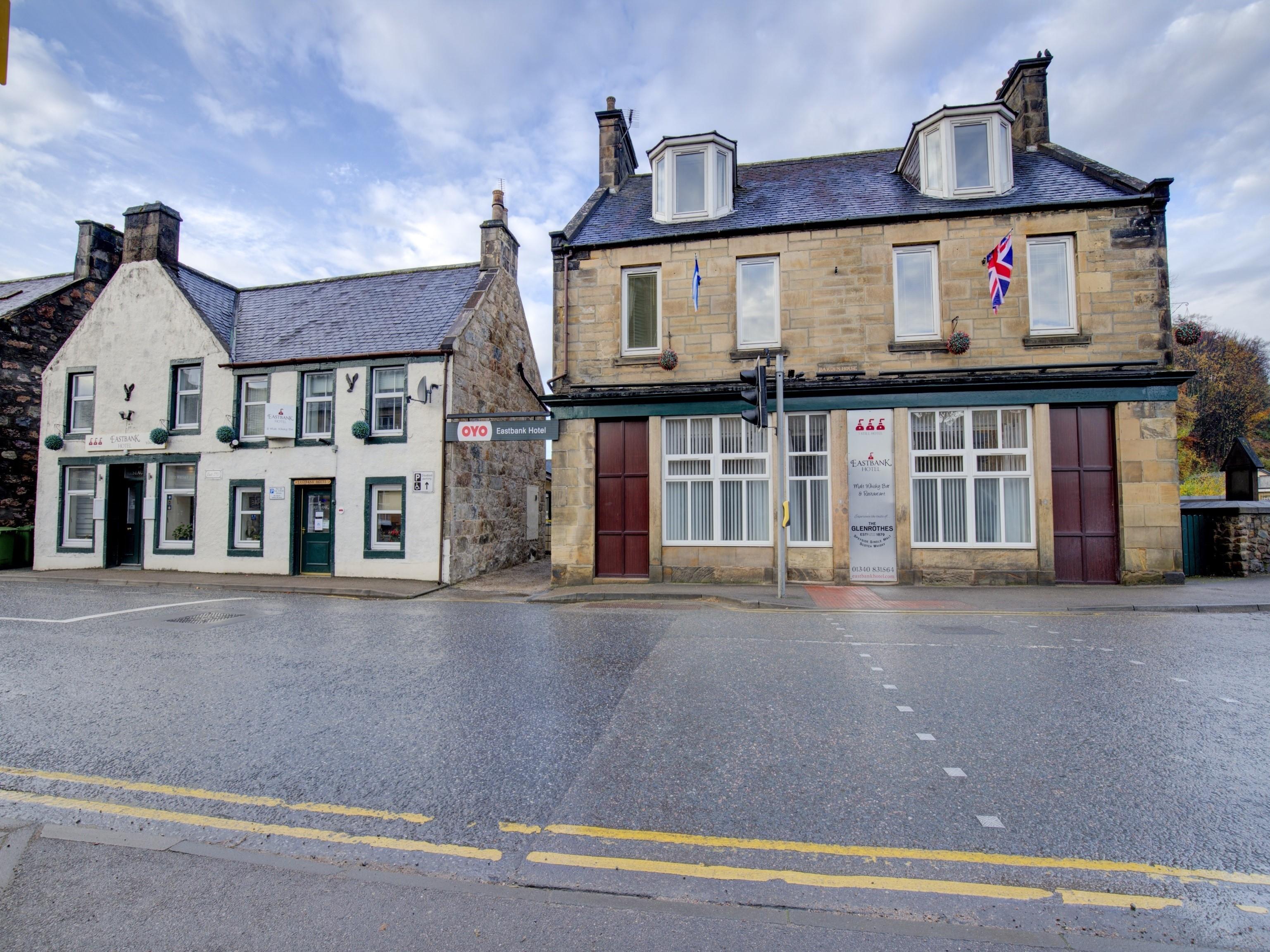 OYO Eastbank Hotel Rothes Buitenkant foto