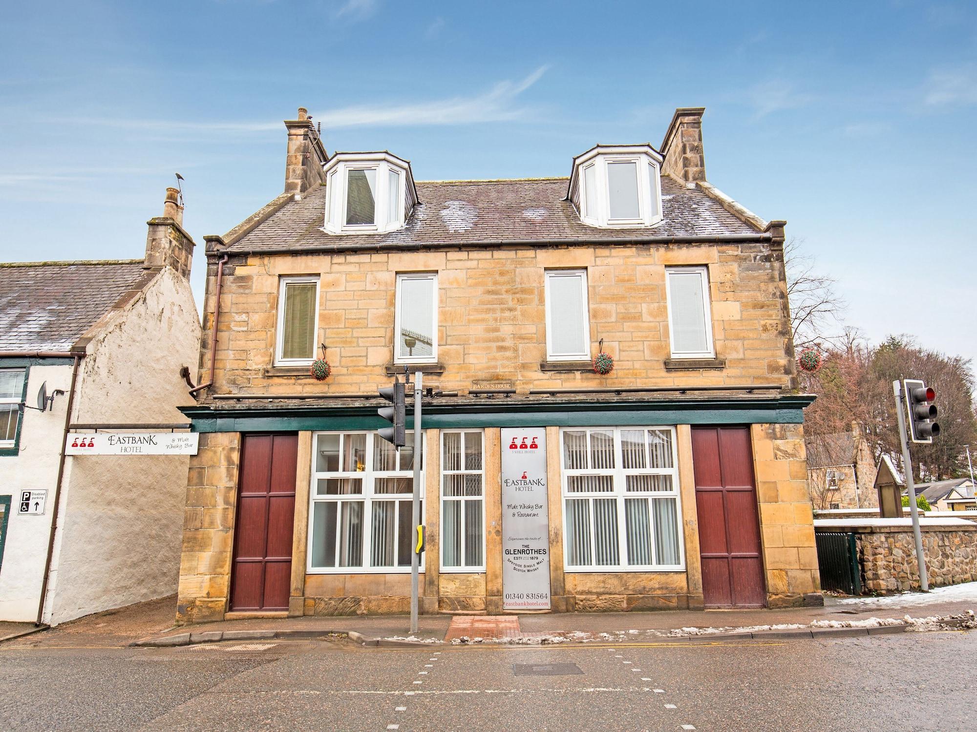 OYO Eastbank Hotel Rothes Buitenkant foto