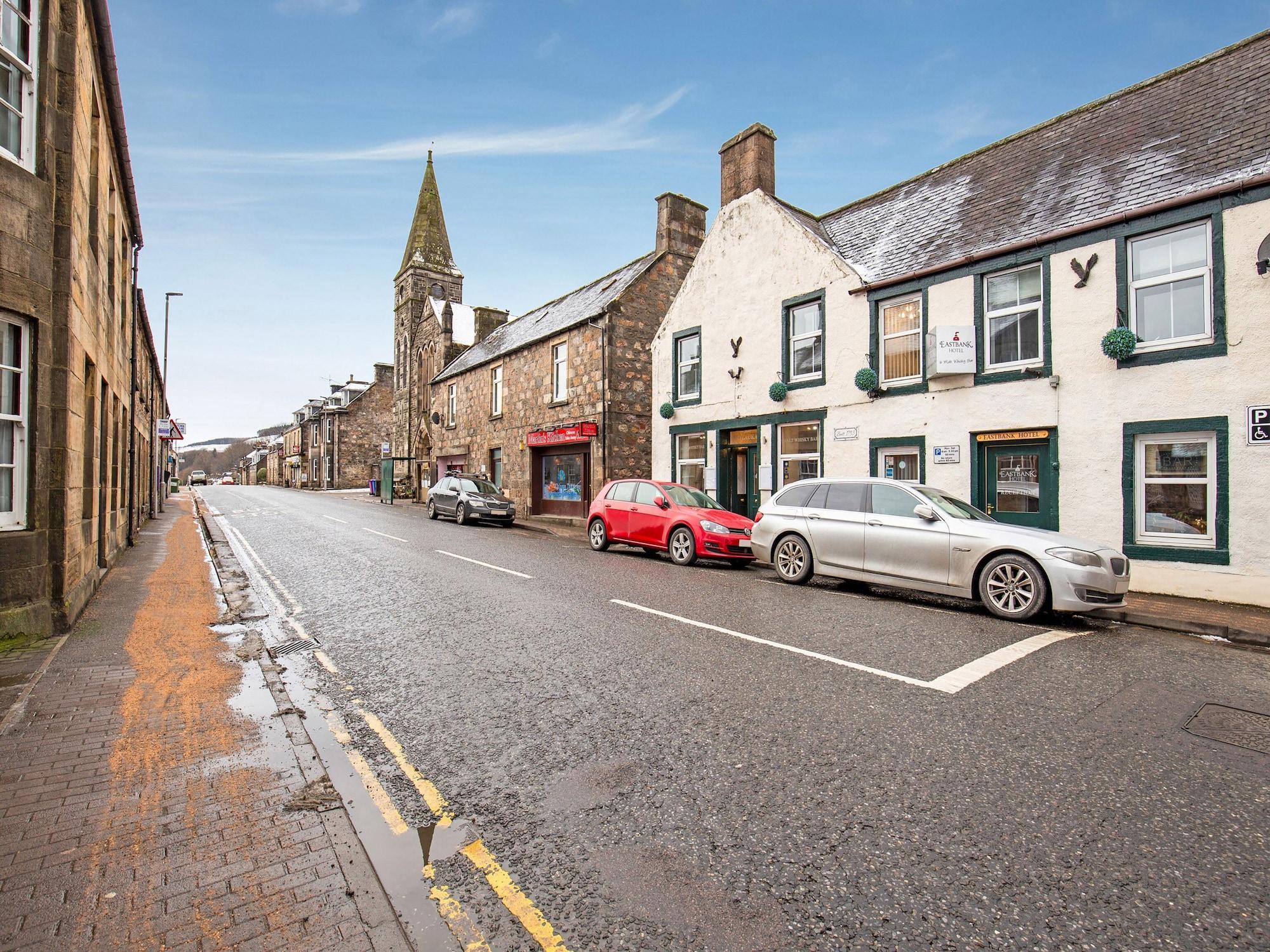 OYO Eastbank Hotel Rothes Buitenkant foto