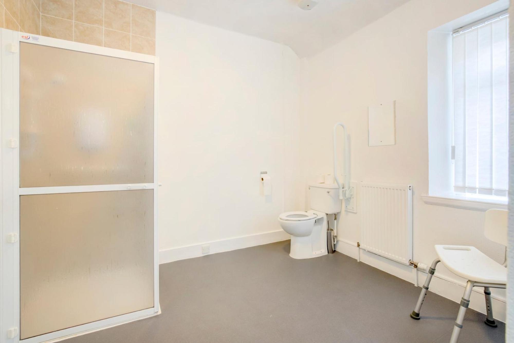OYO Eastbank Hotel Rothes Buitenkant foto