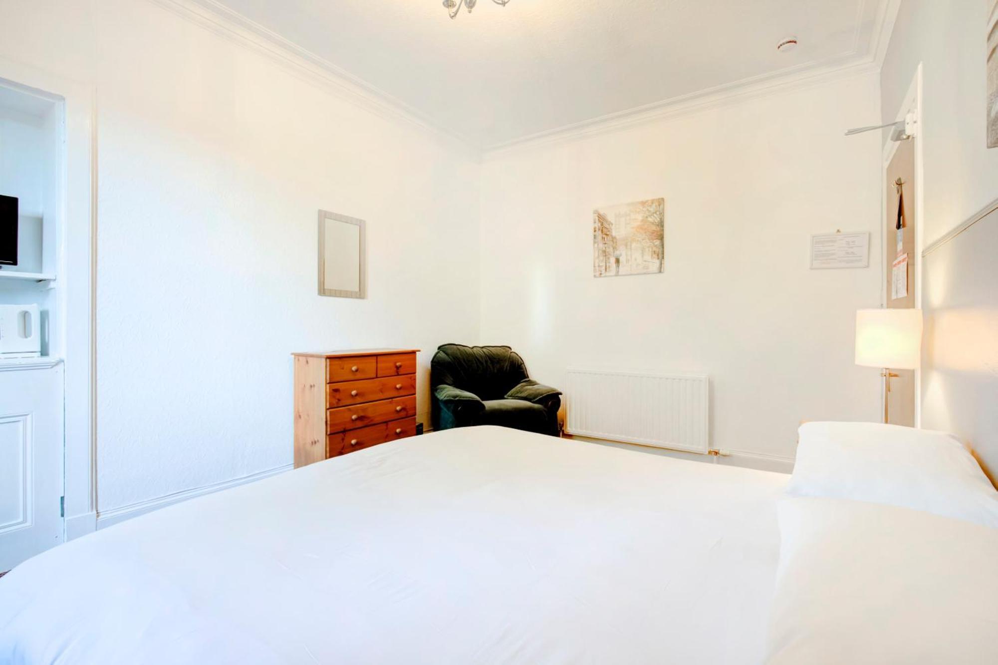 OYO Eastbank Hotel Rothes Buitenkant foto