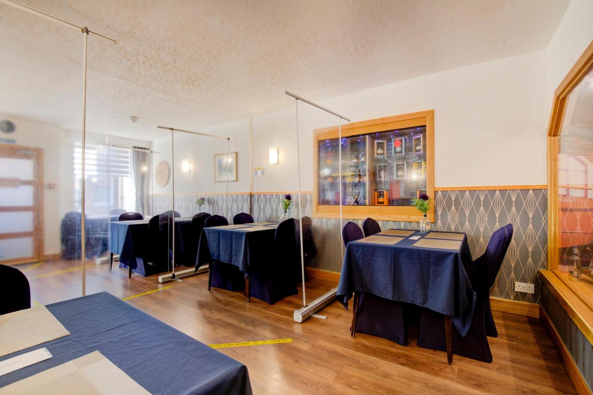 OYO Eastbank Hotel Rothes Buitenkant foto