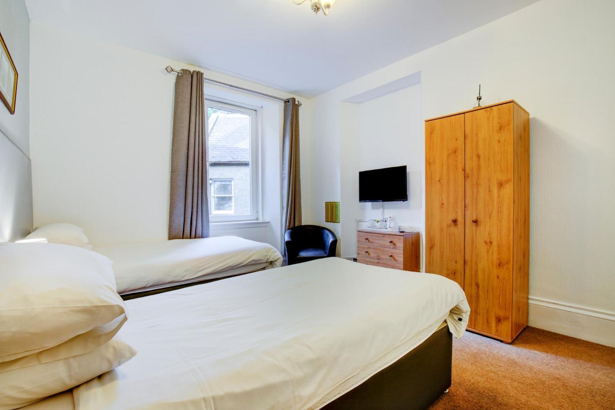 OYO Eastbank Hotel Rothes Buitenkant foto