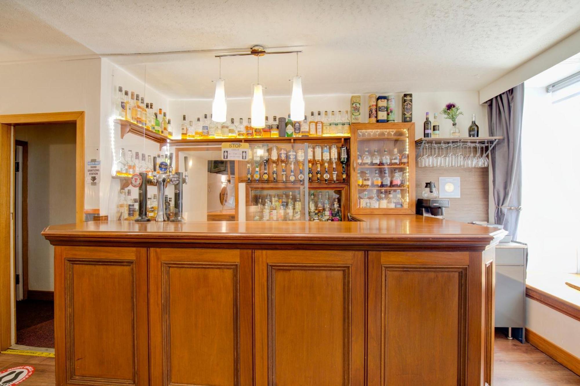 OYO Eastbank Hotel Rothes Buitenkant foto