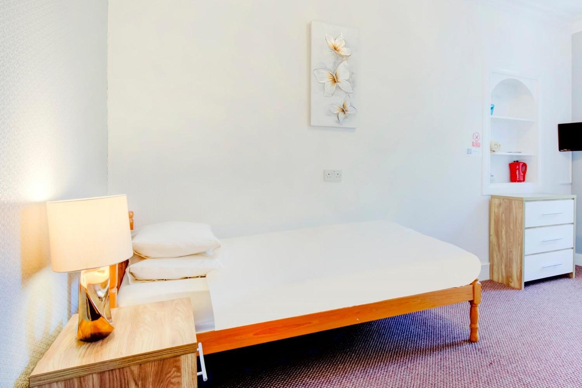 OYO Eastbank Hotel Rothes Buitenkant foto