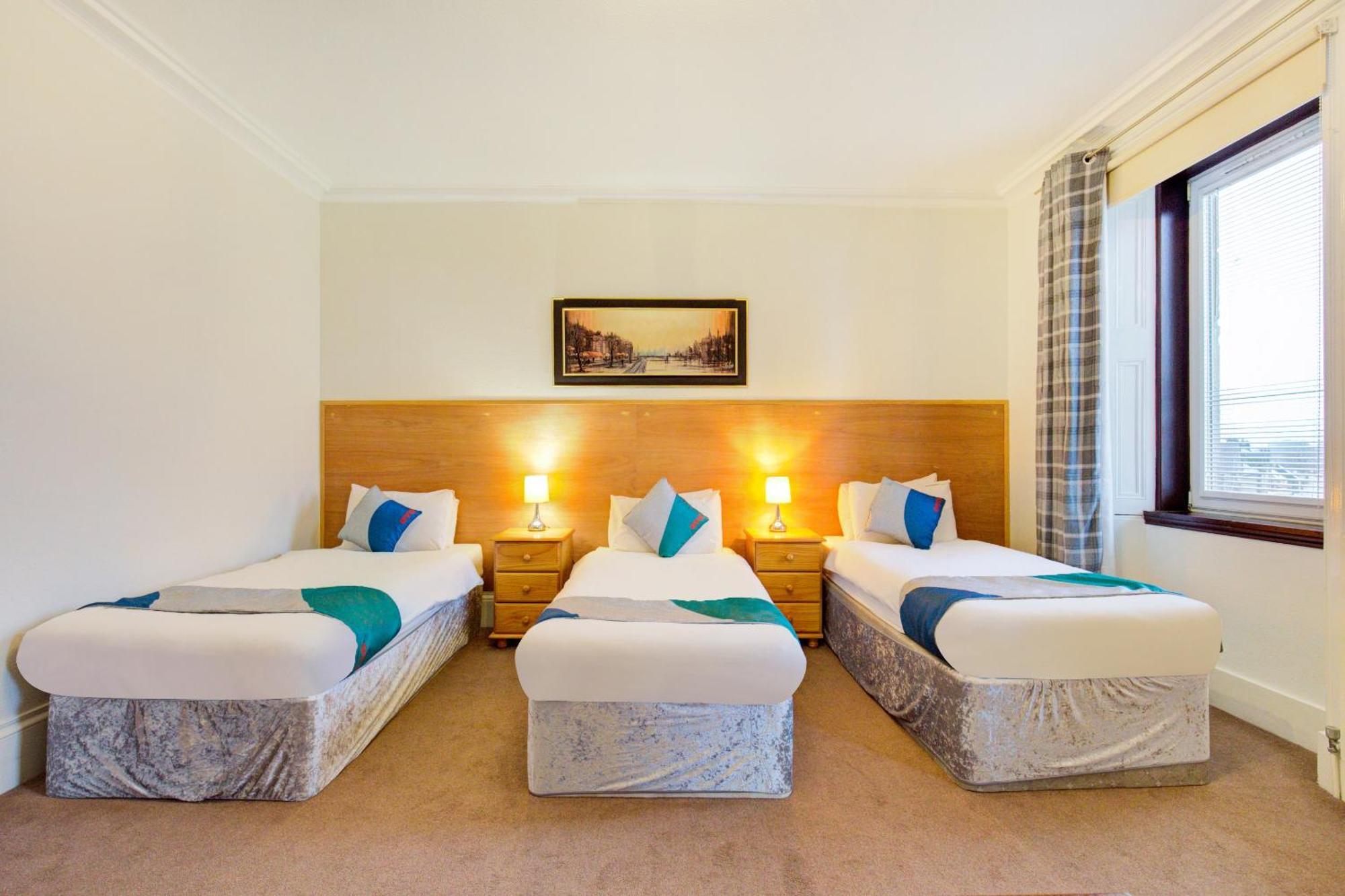 OYO Eastbank Hotel Rothes Buitenkant foto