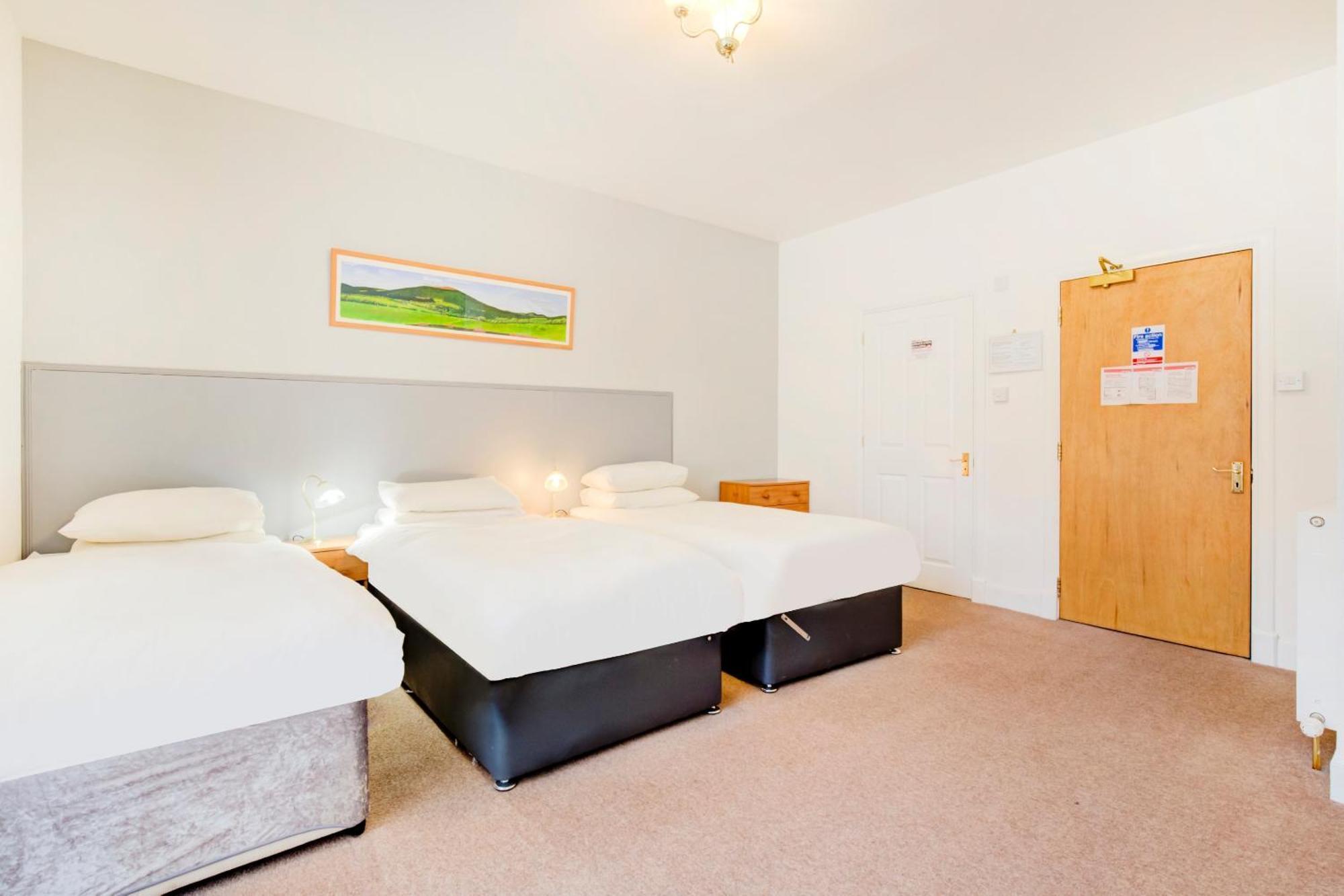 OYO Eastbank Hotel Rothes Buitenkant foto