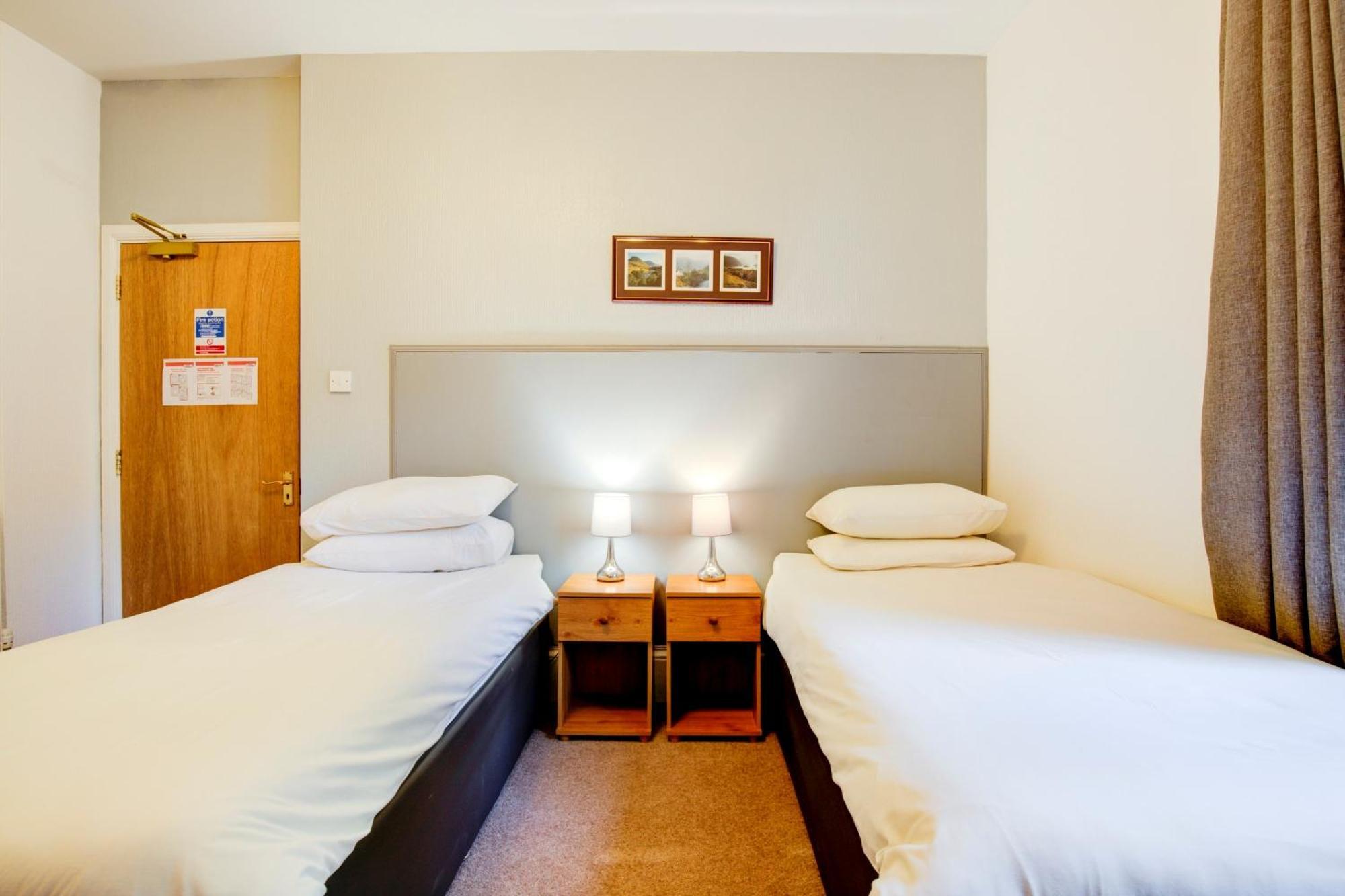 OYO Eastbank Hotel Rothes Buitenkant foto
