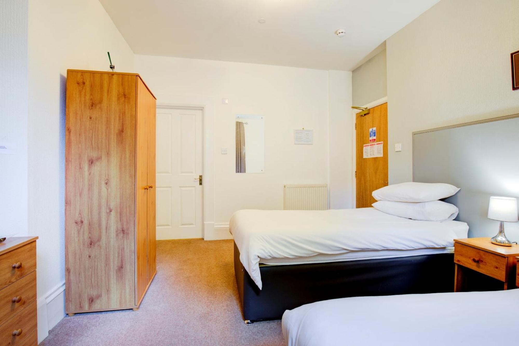 OYO Eastbank Hotel Rothes Buitenkant foto