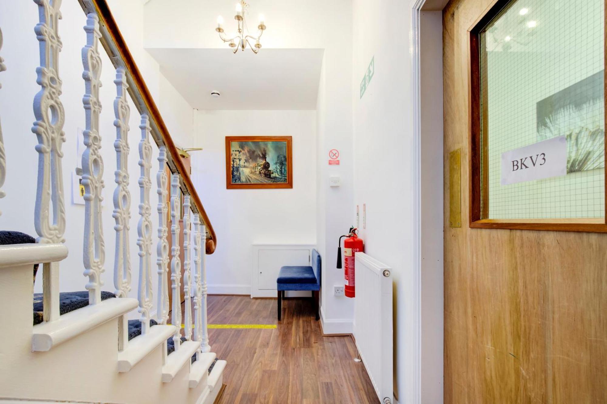 OYO Eastbank Hotel Rothes Buitenkant foto