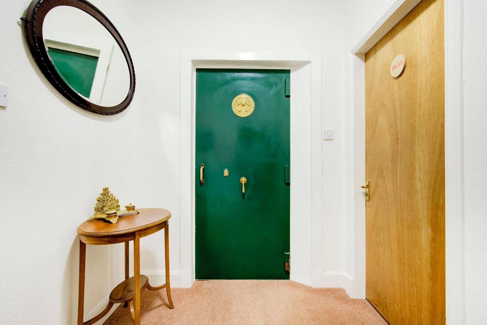 OYO Eastbank Hotel Rothes Buitenkant foto