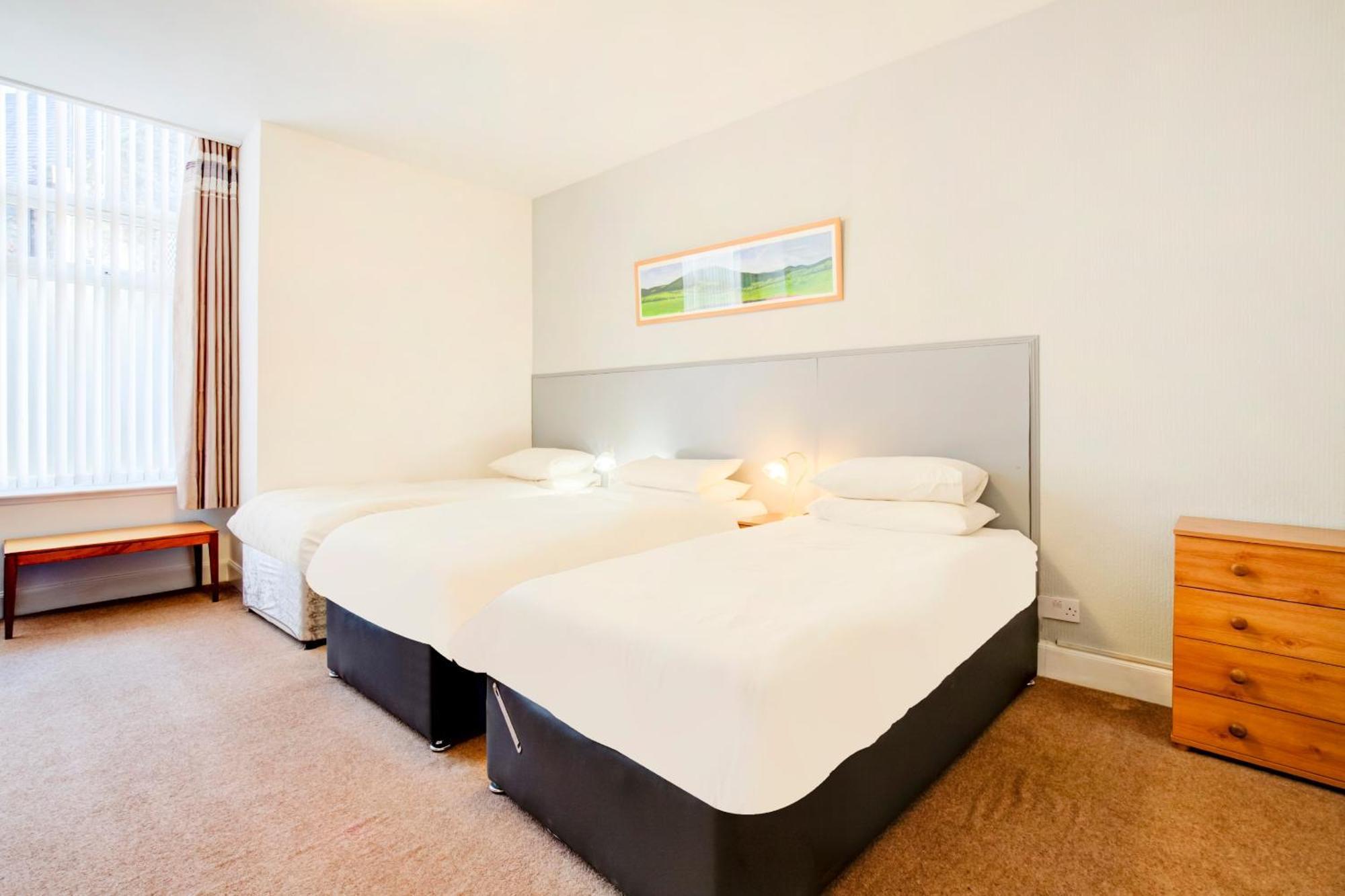 OYO Eastbank Hotel Rothes Buitenkant foto