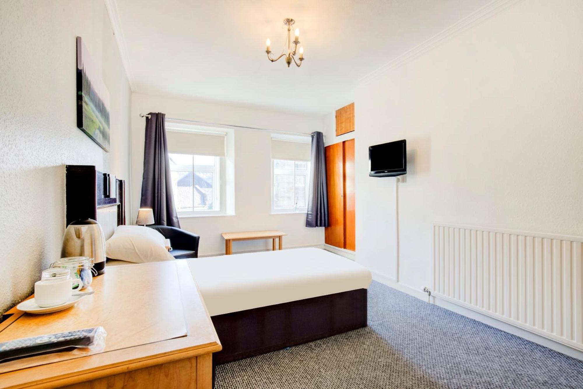 OYO Eastbank Hotel Rothes Buitenkant foto