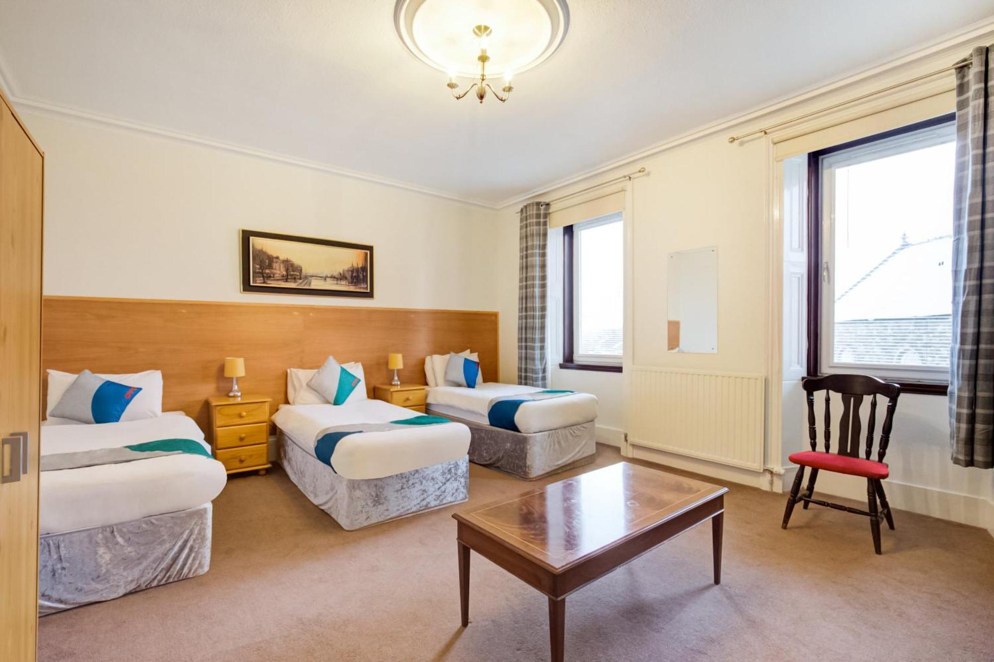 OYO Eastbank Hotel Rothes Buitenkant foto