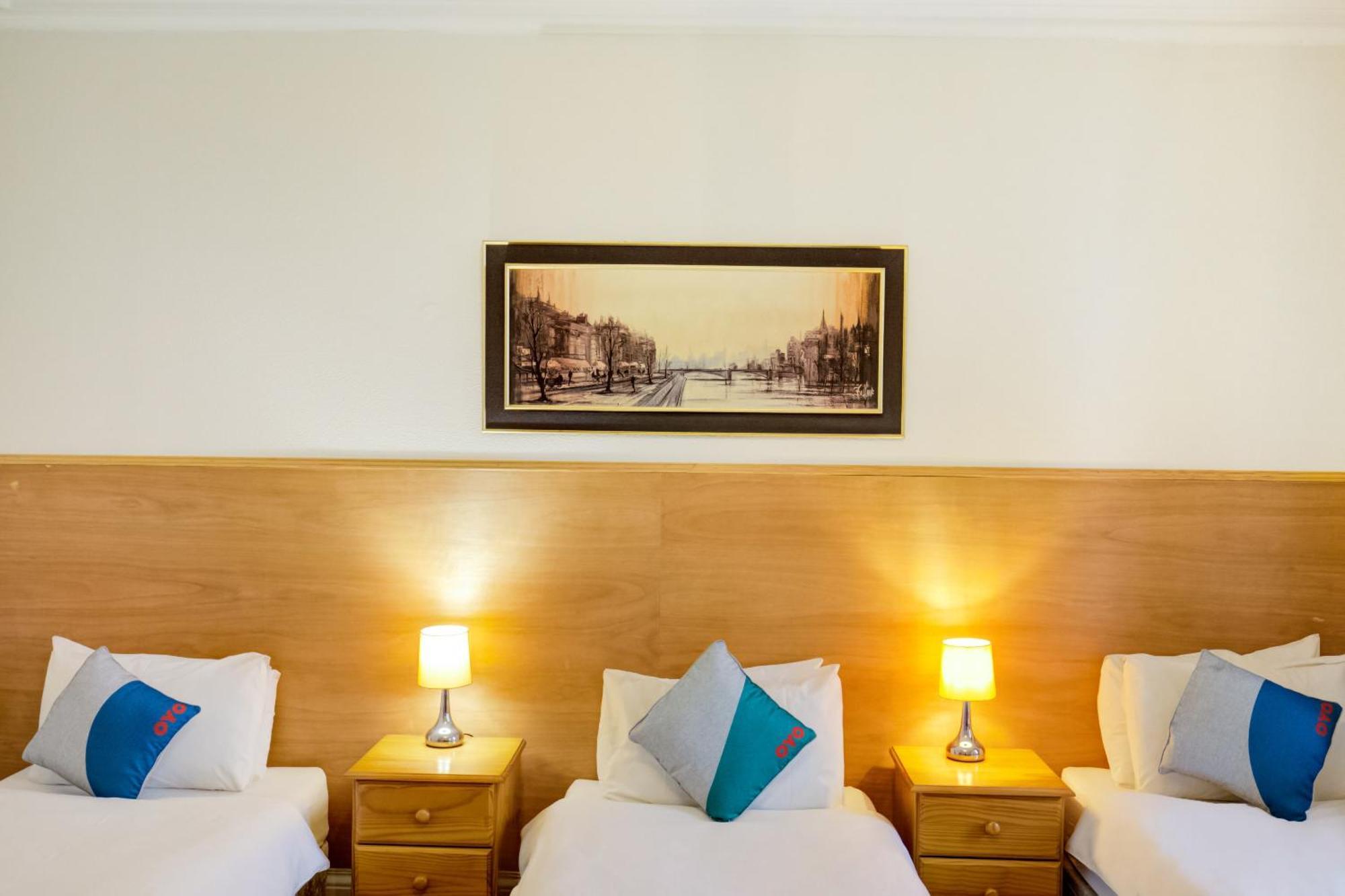 OYO Eastbank Hotel Rothes Buitenkant foto