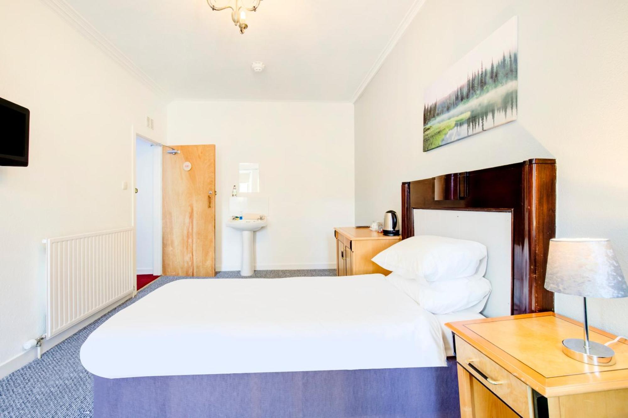 OYO Eastbank Hotel Rothes Buitenkant foto
