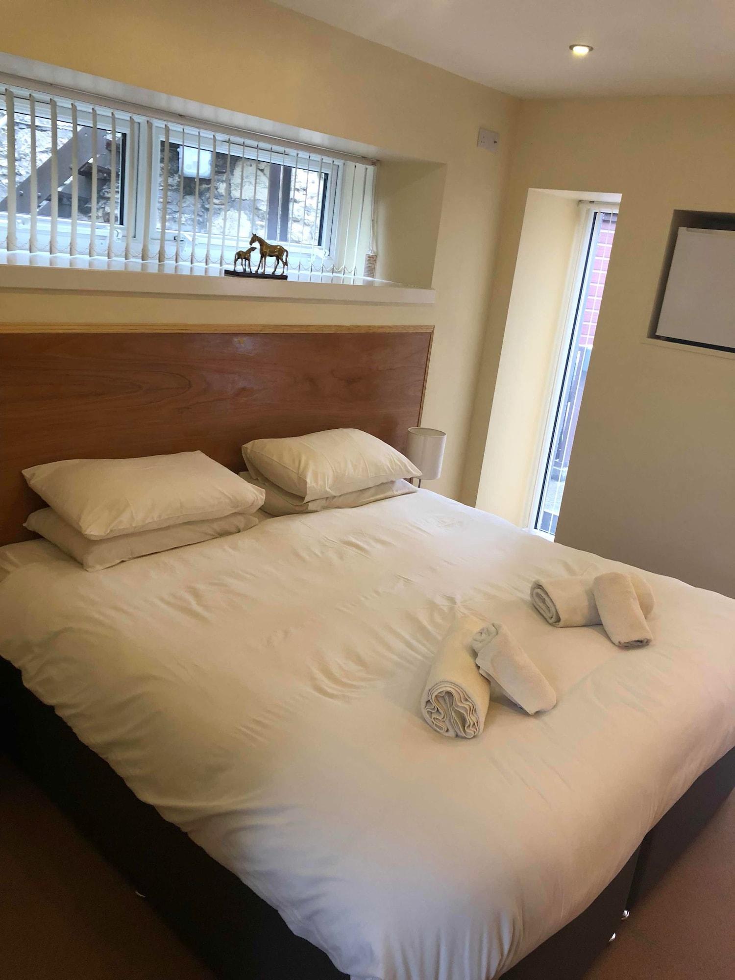 OYO Eastbank Hotel Rothes Buitenkant foto