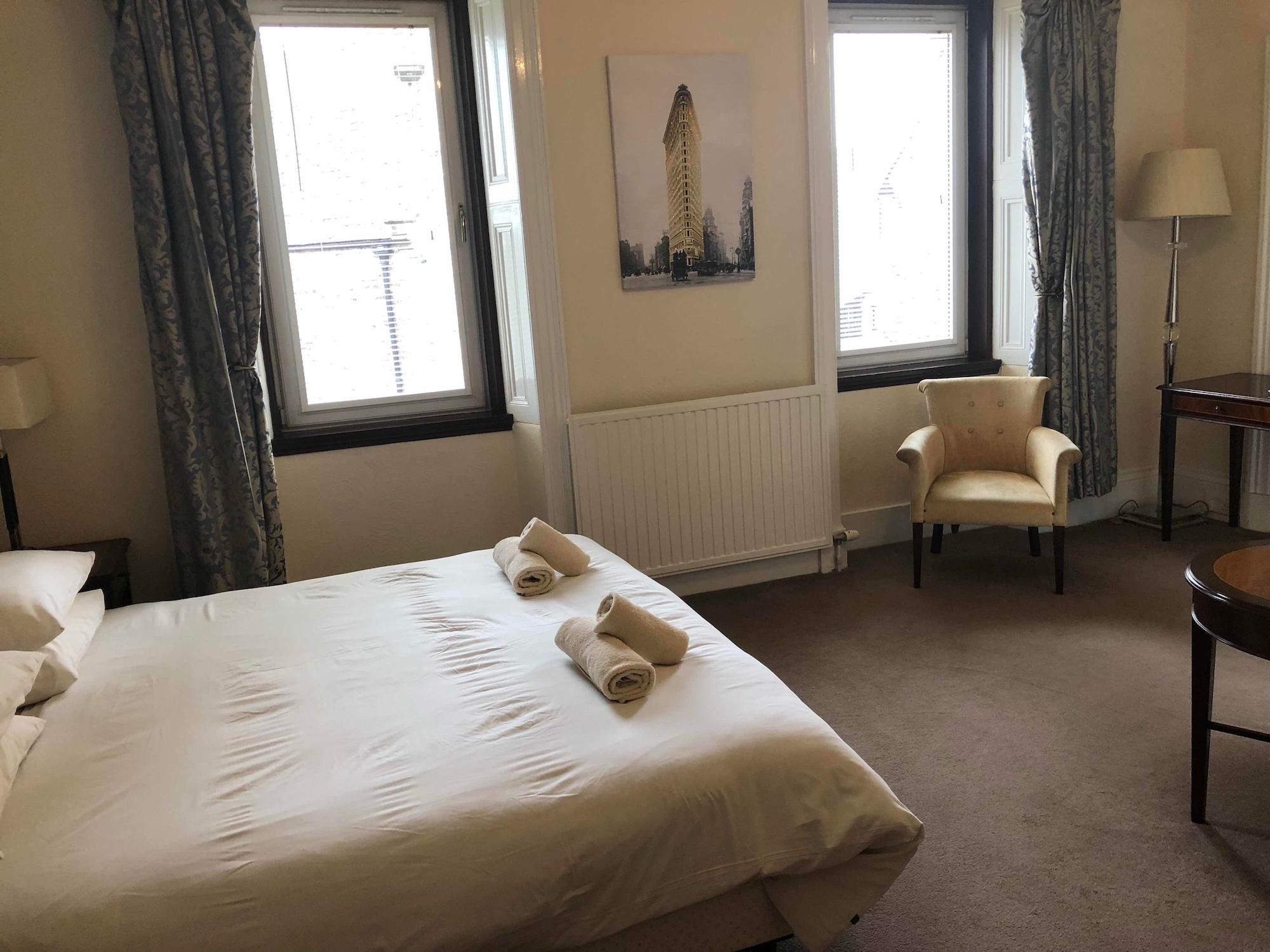 OYO Eastbank Hotel Rothes Buitenkant foto