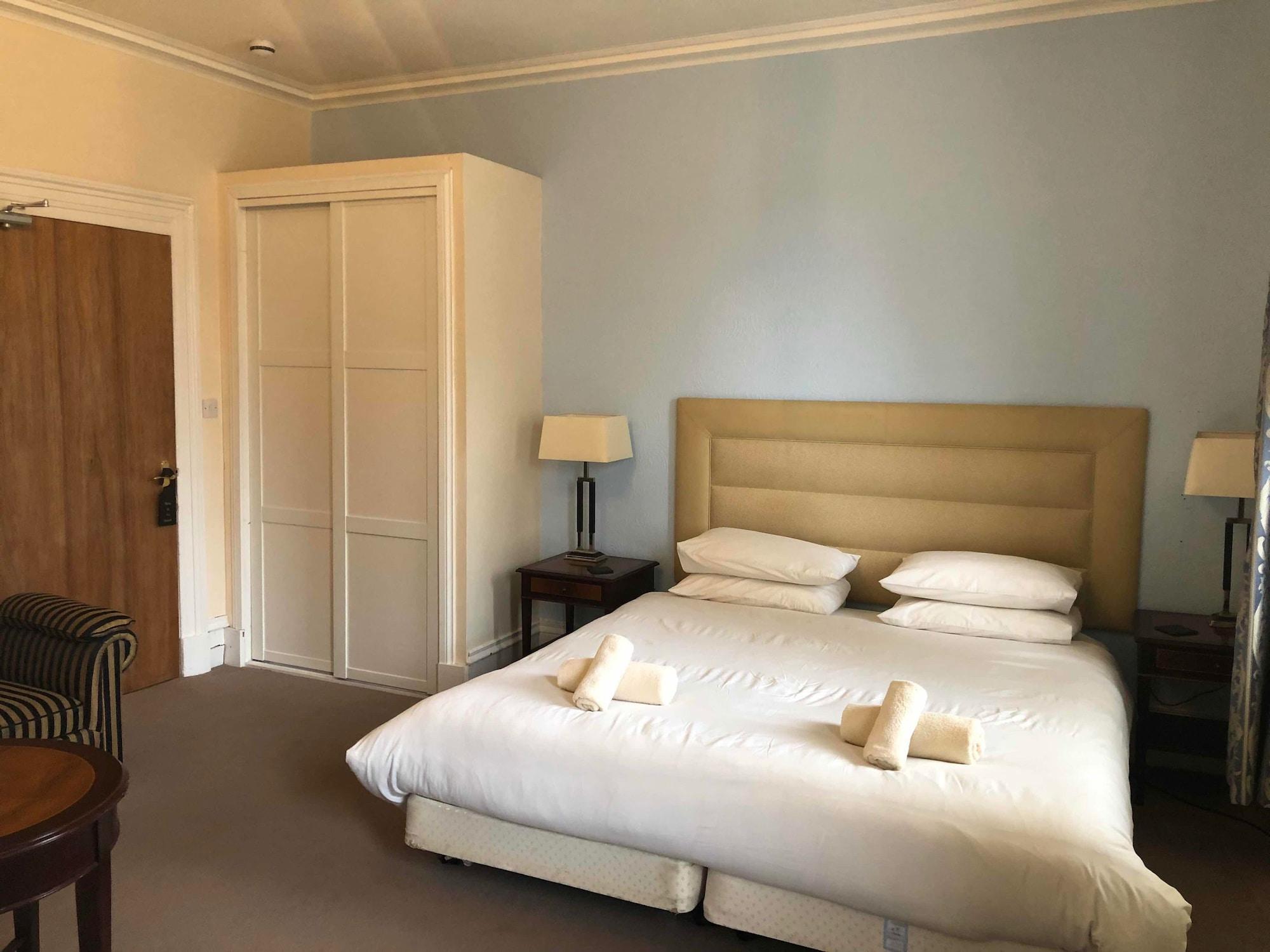 OYO Eastbank Hotel Rothes Buitenkant foto